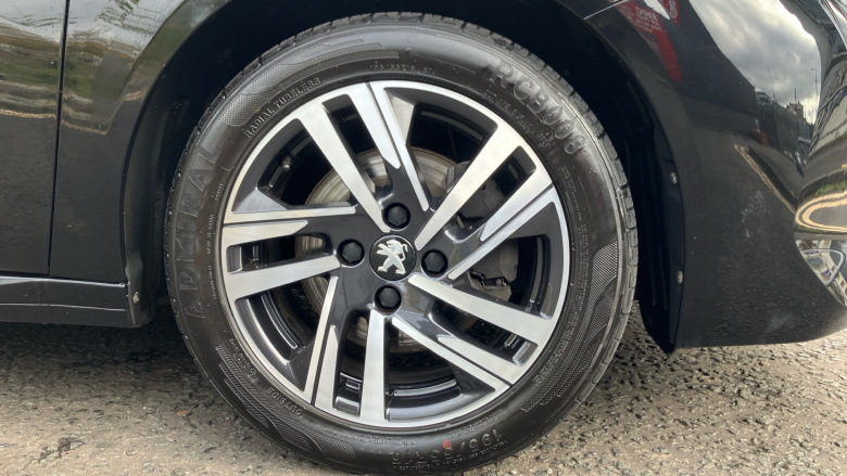 Peugeot 208 1.2 PureTech 100 Allure Premium + 5dr Petrol Hatchback